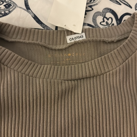 Lady’s crop top - Picture 5 of 8